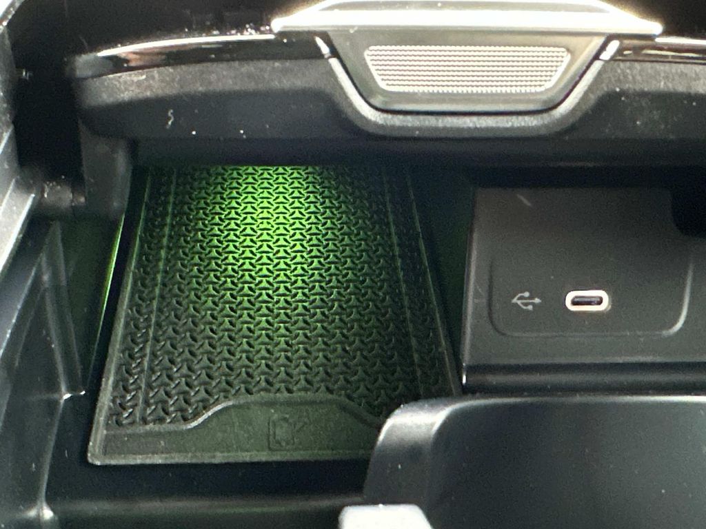 Vehicle image 27 of 30