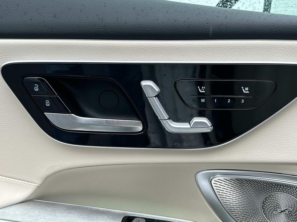 Vehicle image 13 of 30