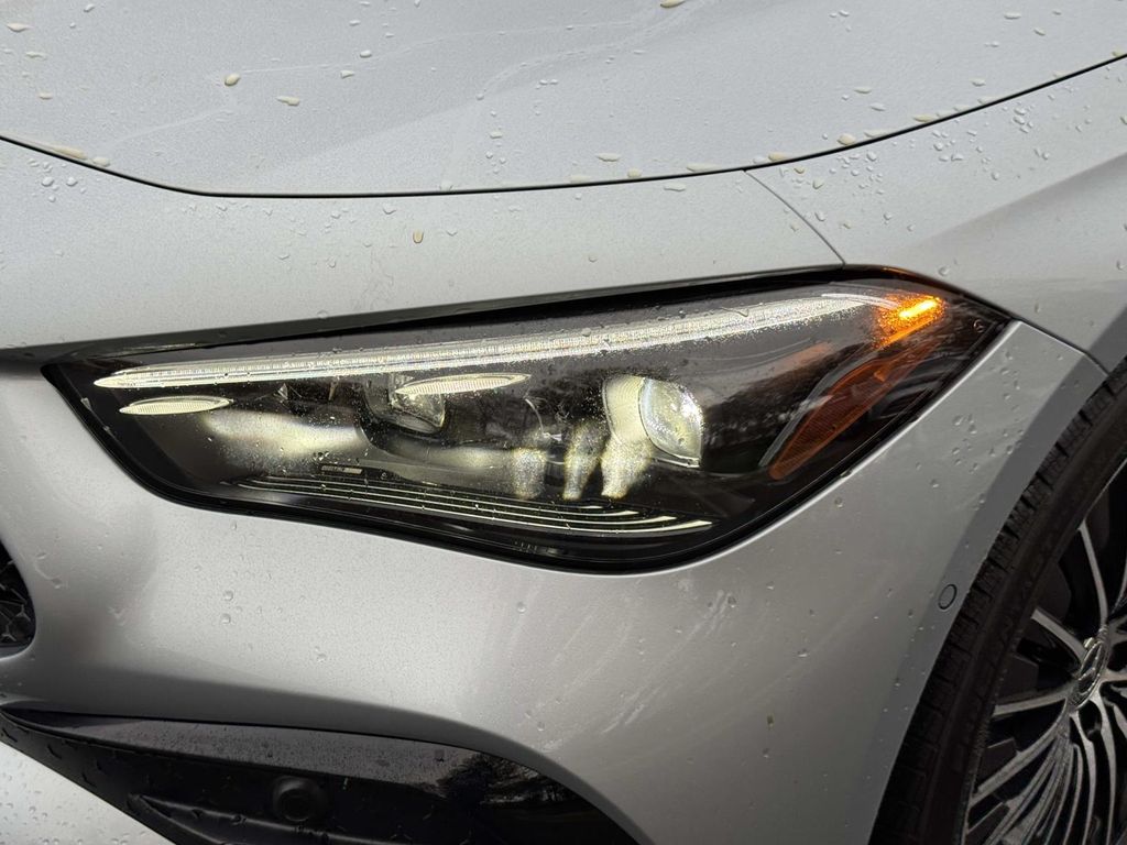 Vehicle image 4 of 30