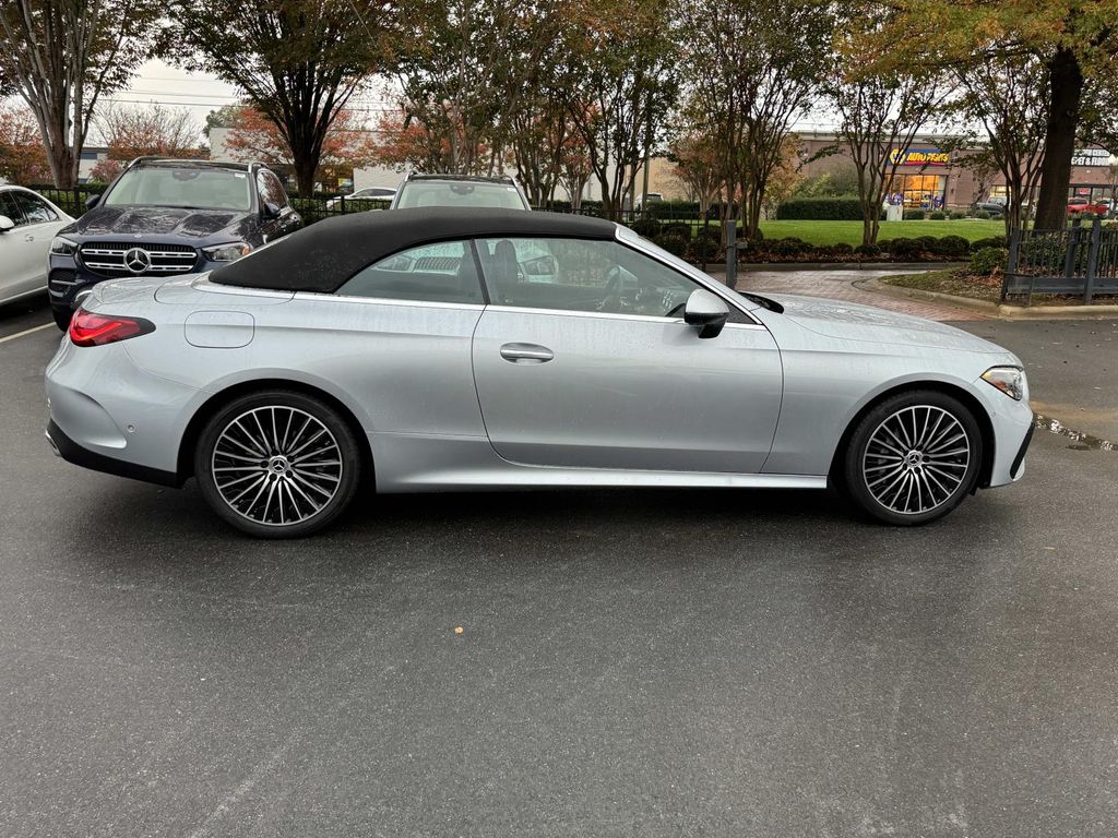 Vehicle image 10 of 30