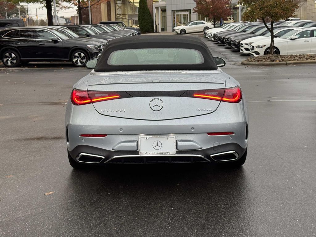 Vehicle image 8 of 30