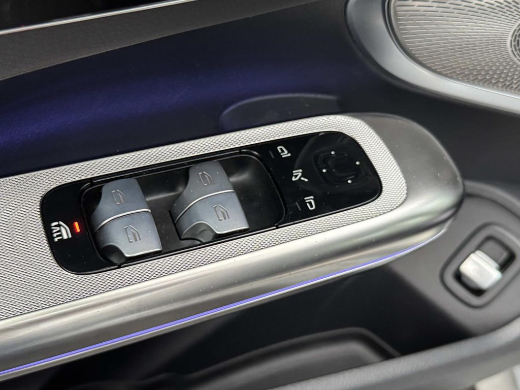 Vehicle image 14 of 30