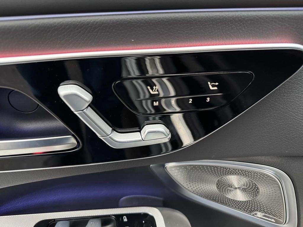 Vehicle image 13 of 30