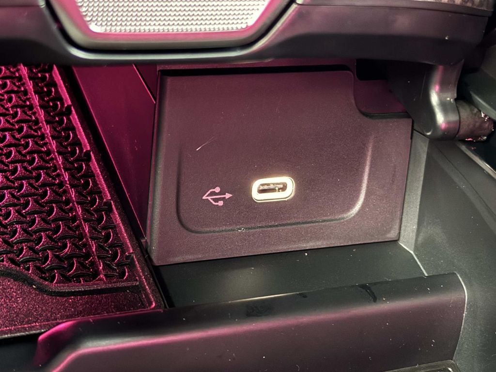 Vehicle image 25 of 30