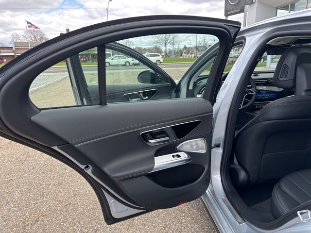 Vehicle image 13 of 17