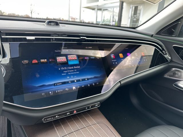 Vehicle image 15 of 17