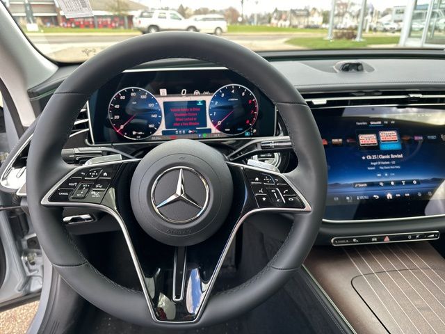 Vehicle image 14 of 17
