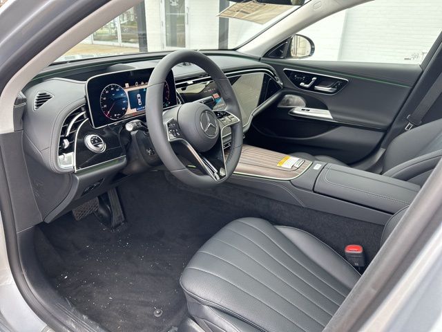 Vehicle image 10 of 17
