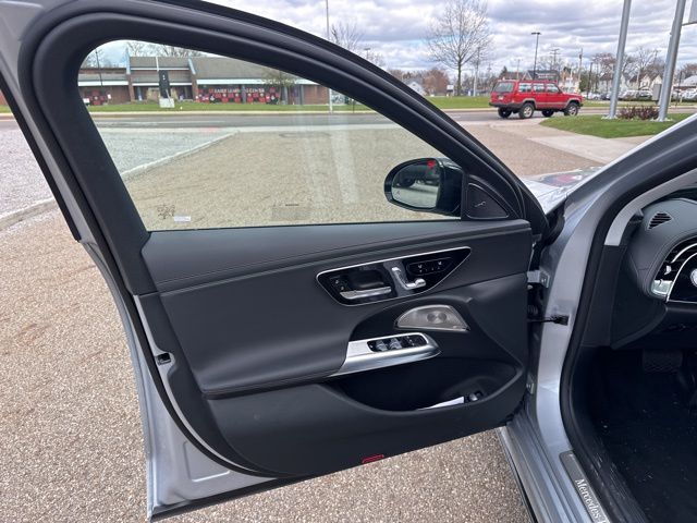 Vehicle image 11 of 17