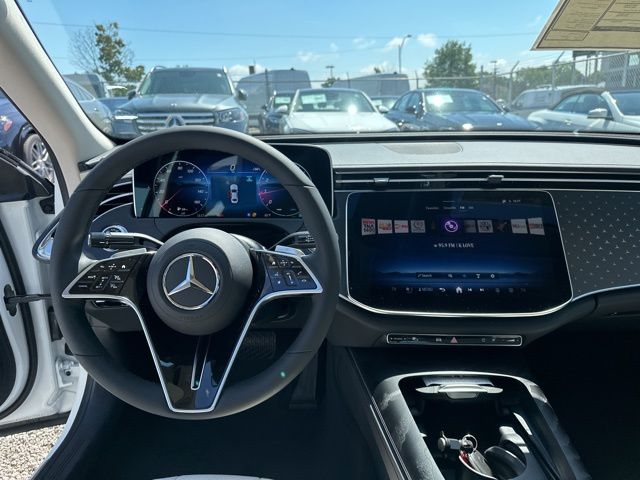 Vehicle image 13 of 16
