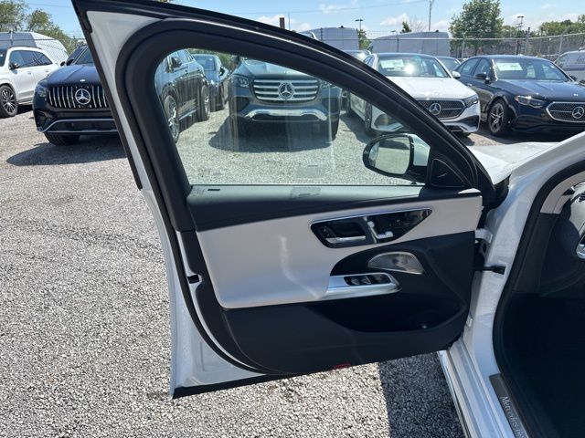Vehicle image 10 of 16