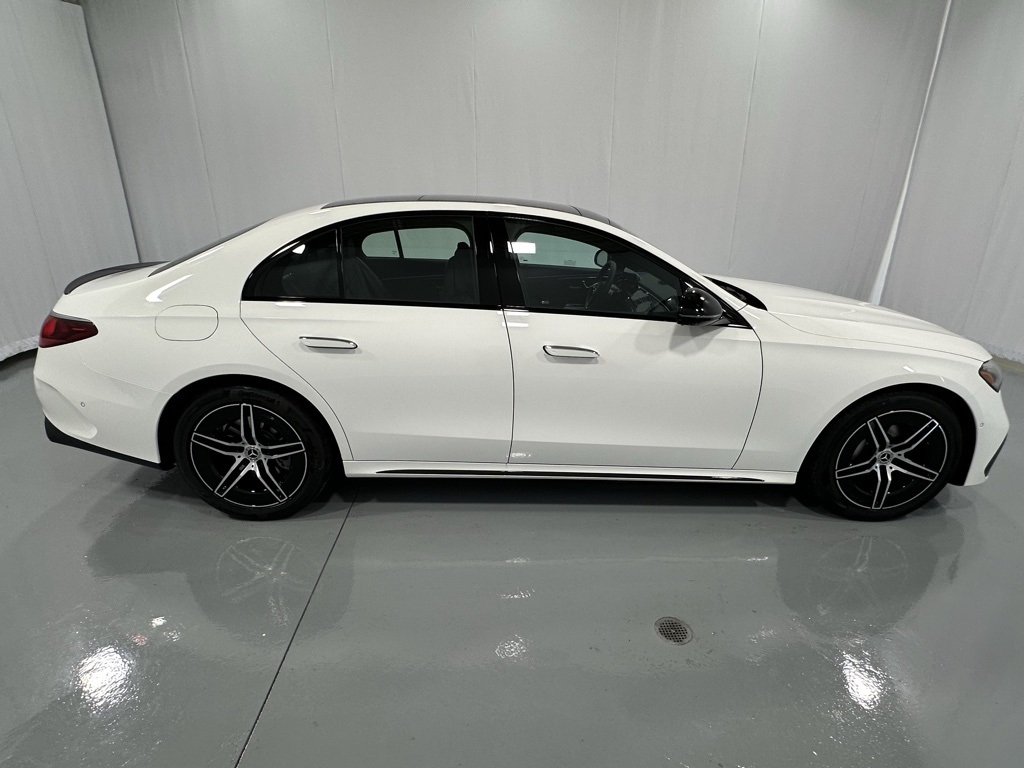 Vehicle image 4 of 23