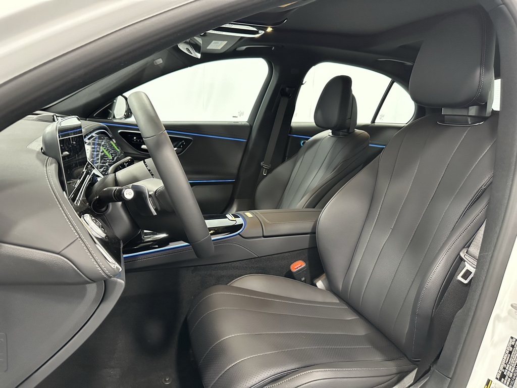 Vehicle image 17 of 23