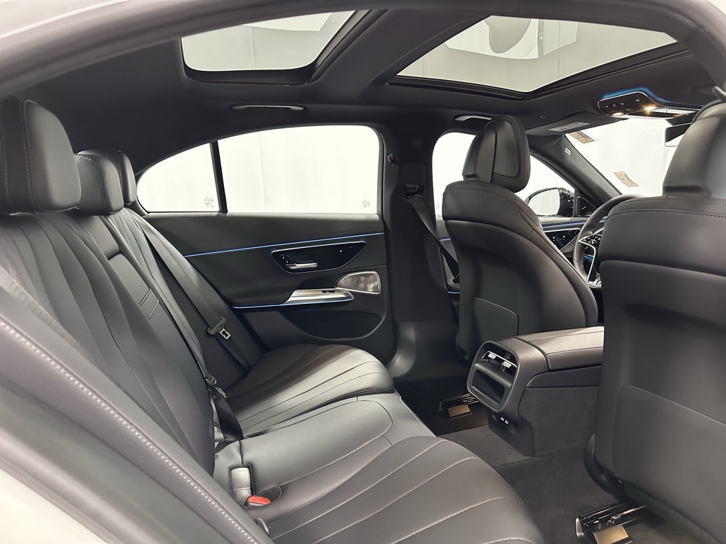 Vehicle image 13 of 23
