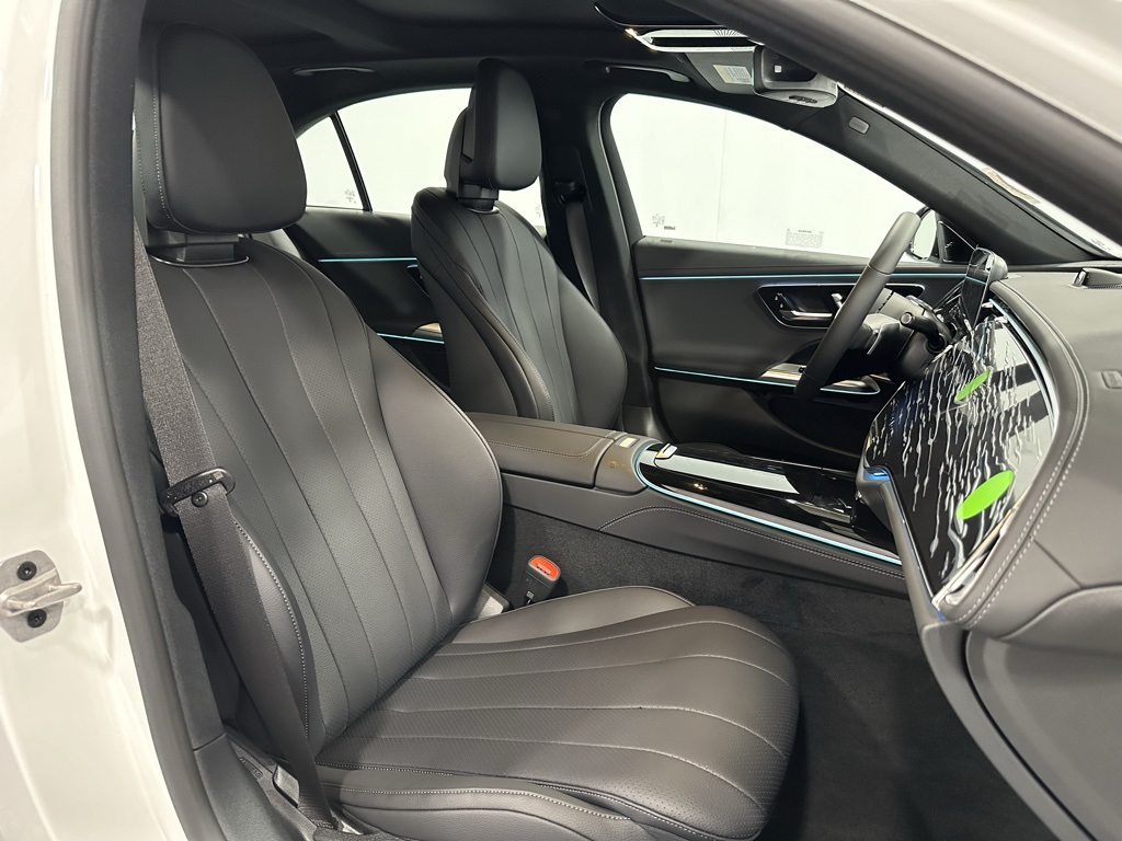 Vehicle image 14 of 23
