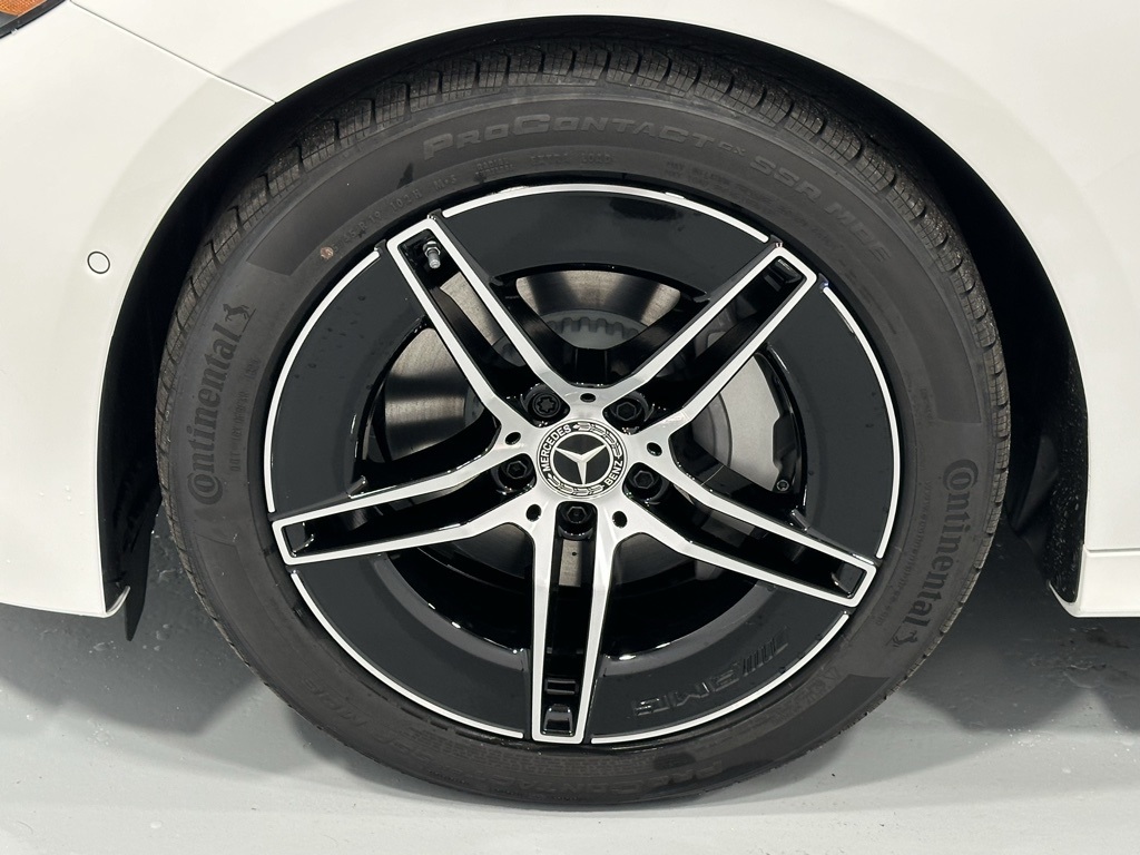 Vehicle image 10 of 23
