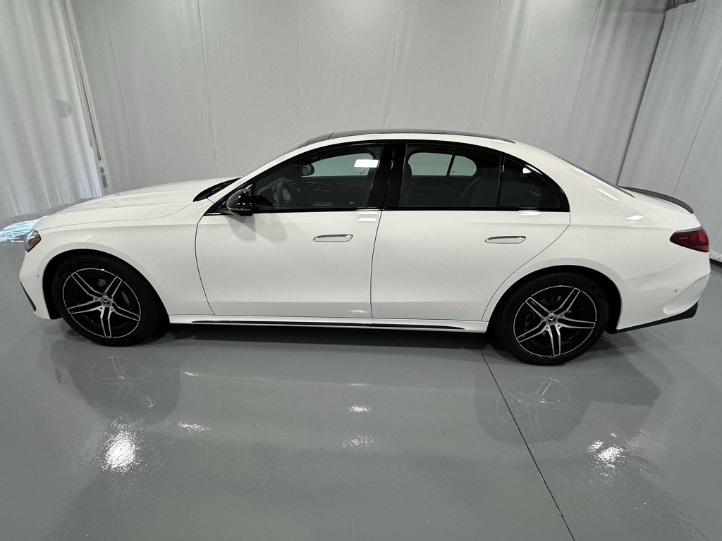 Vehicle image 8 of 23
