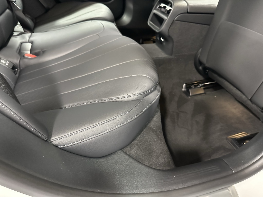Vehicle image 15 of 23