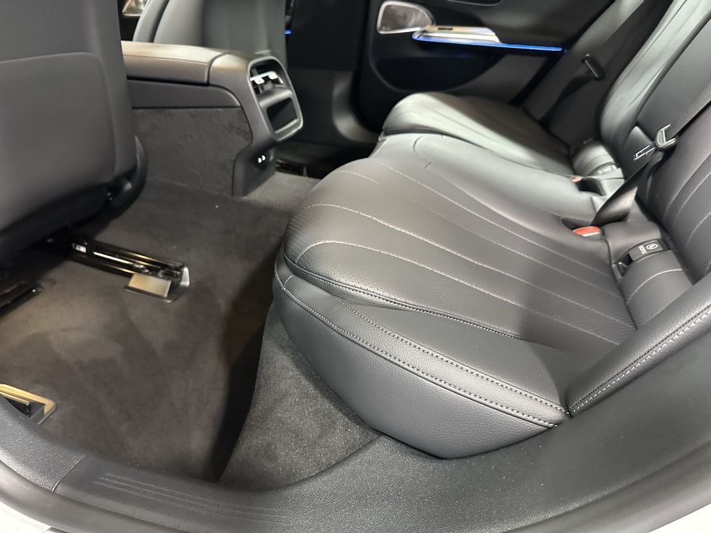 Vehicle image 16 of 23