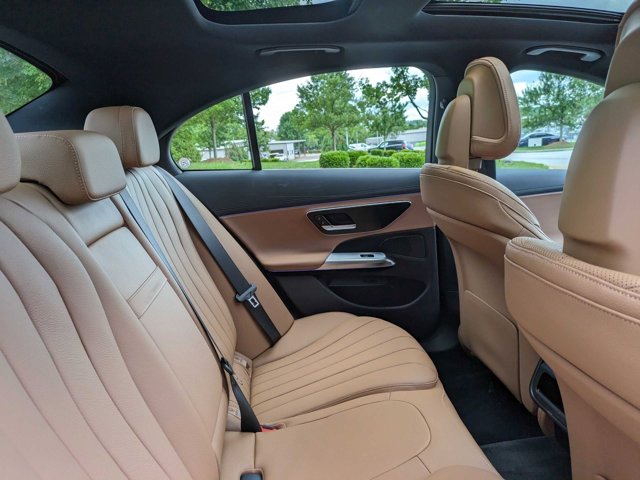 Vehicle image 25 of 35