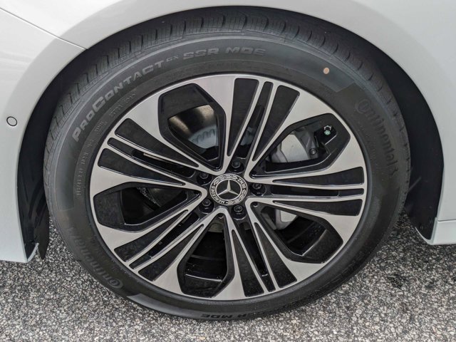 Vehicle image 33 of 35