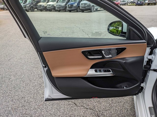 Vehicle image 20 of 35
