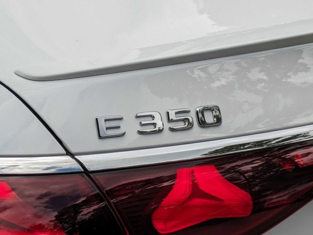 Vehicle image 30 of 35