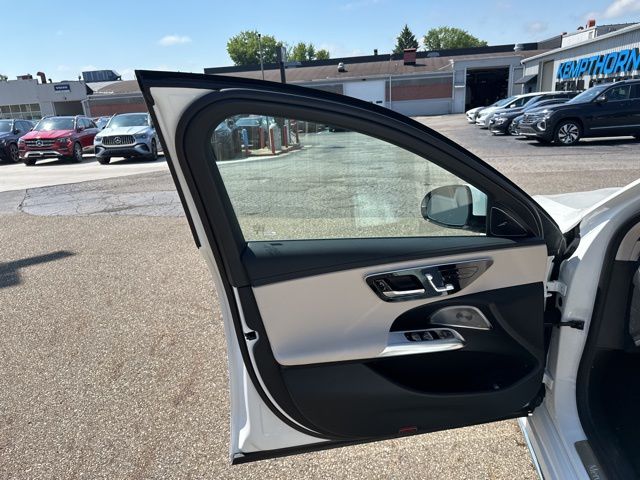Vehicle image 10 of 16