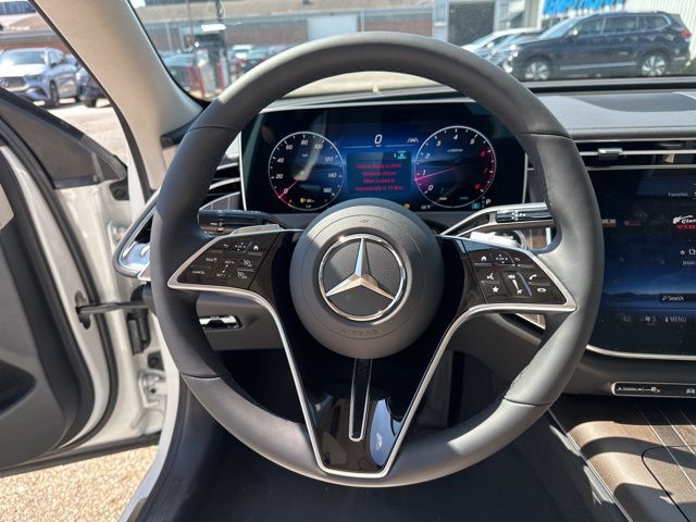 Vehicle image 14 of 16