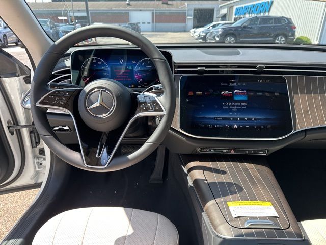 Vehicle image 13 of 16