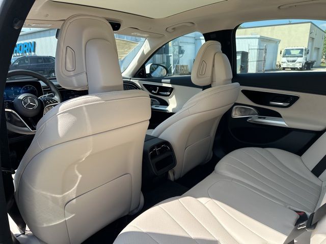 Vehicle image 11 of 16