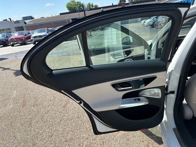 Vehicle image 12 of 16