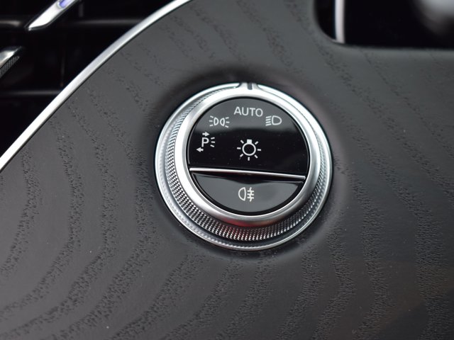 Vehicle image 27 of 43
