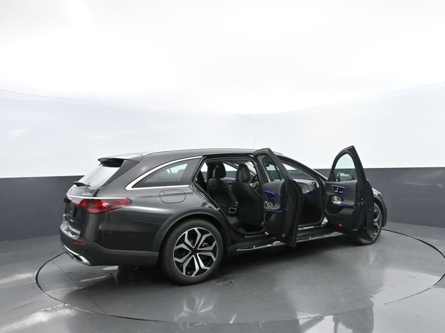 Vehicle image 10 of 43