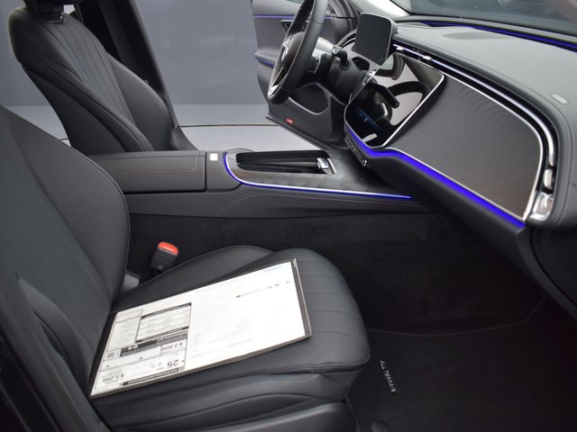 Vehicle image 37 of 43