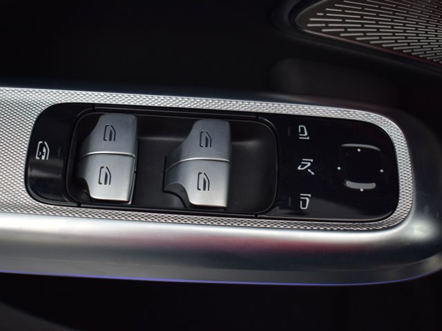 Vehicle image 29 of 43