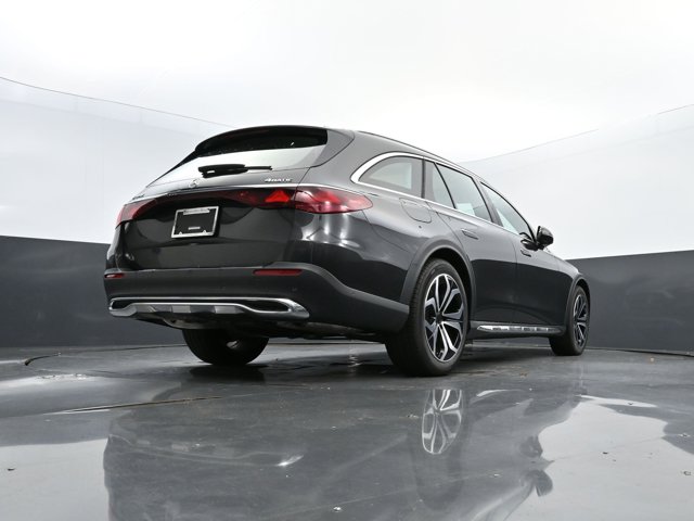 Vehicle image 11 of 43