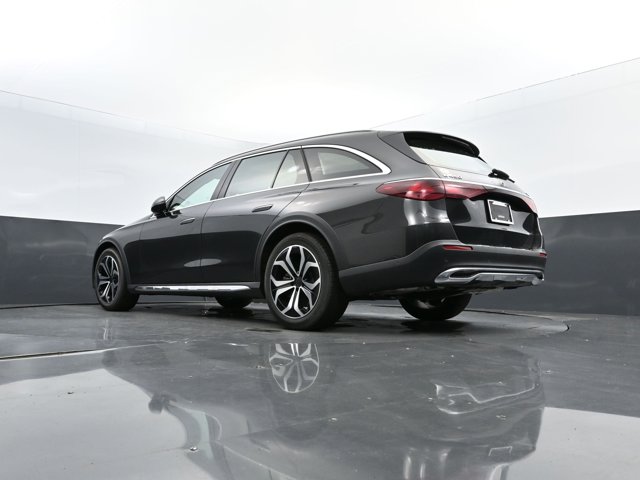 Vehicle image 15 of 43