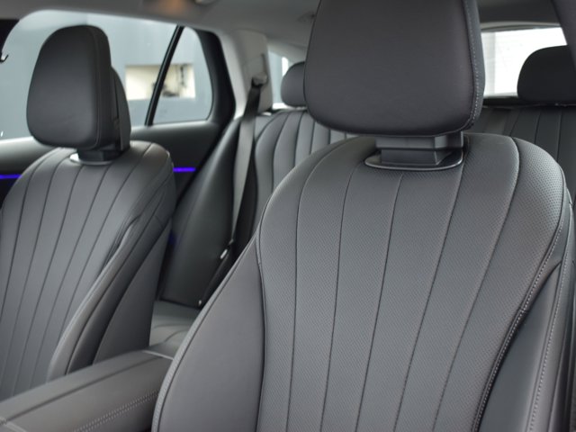 Vehicle image 21 of 43