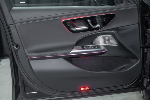 Vehicle image 10 of 23