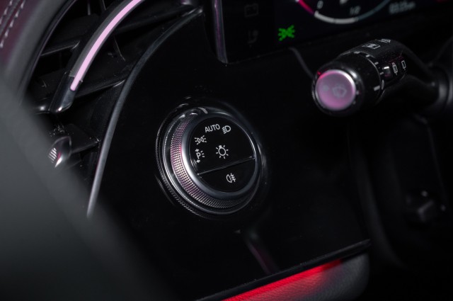 Vehicle image 21 of 23