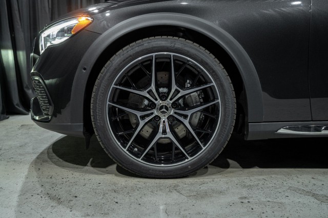Vehicle image 8 of 23
