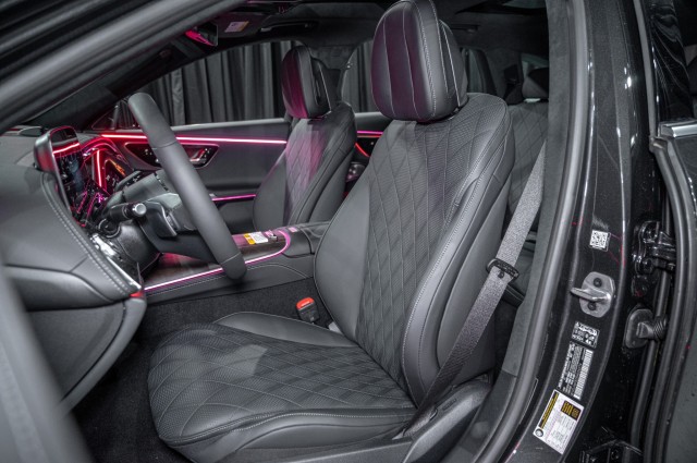 Vehicle image 11 of 23