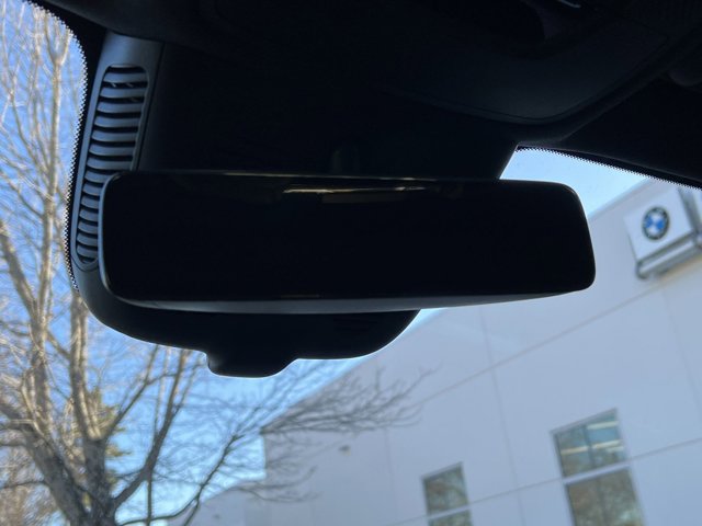 Vehicle image 29 of 37