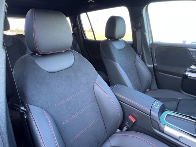 Vehicle image 20 of 37