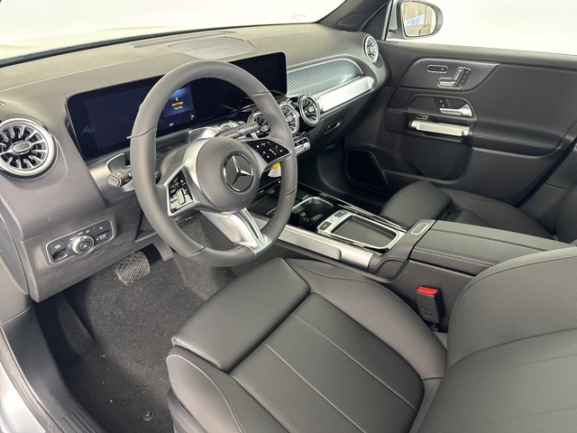 Vehicle image 10 of 13
