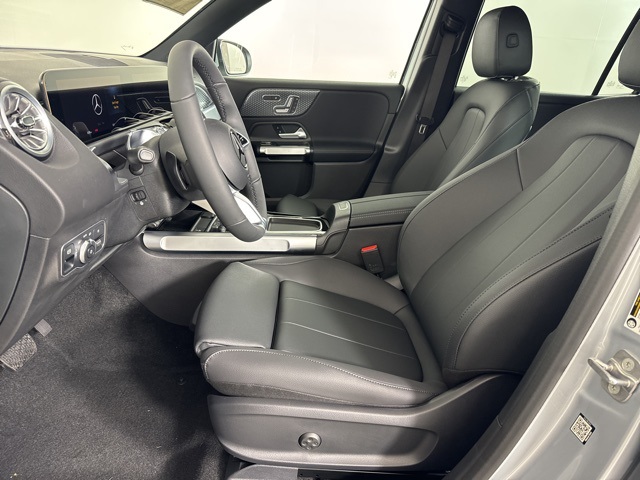 Vehicle image 11 of 13