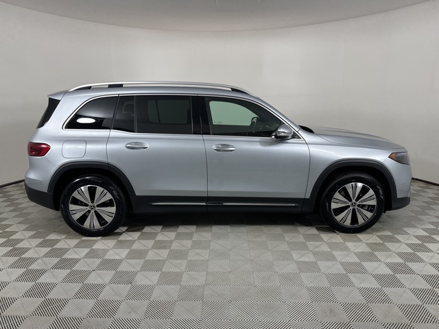 Vehicle image 8 of 13
