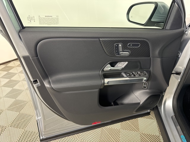 Vehicle image 12 of 13