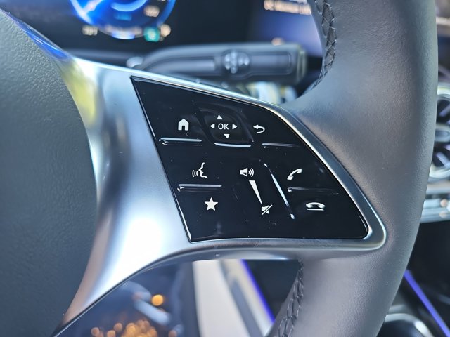 Vehicle image 18 of 38